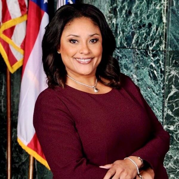 Overstreet-Headshot-MCO-600x772