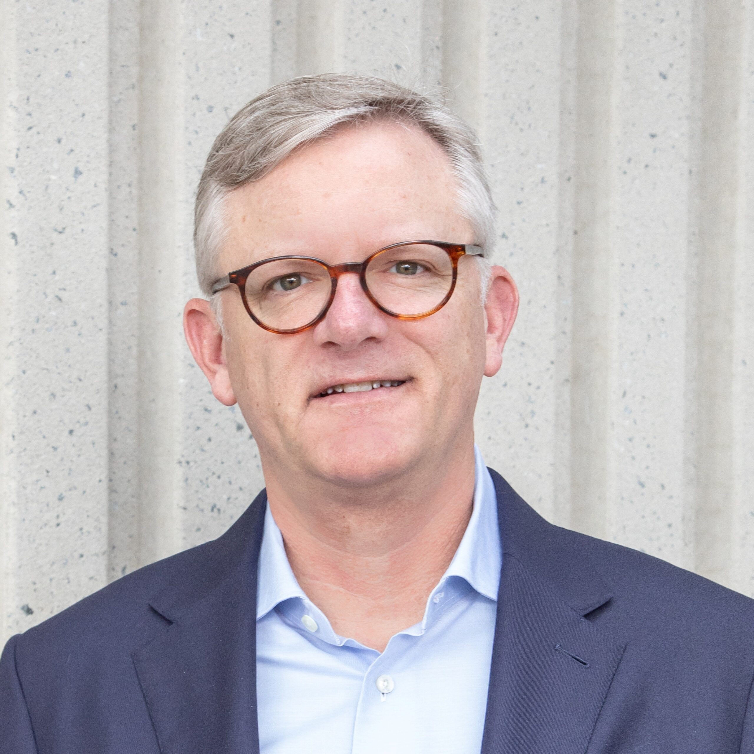 r. warren headshot